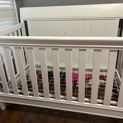 Baby crib/ Toddler bed