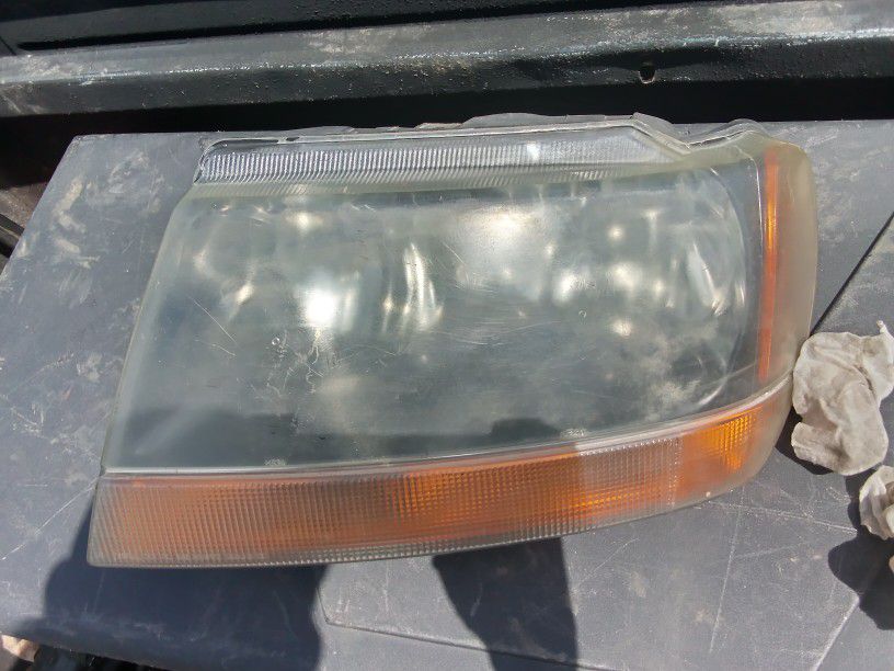 99-04 Jeep Cherokee Headlights 