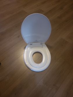 *New*Round Mayfair Toilet Seat