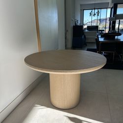 Restoration Hardware Padua Round Dining Table 48”