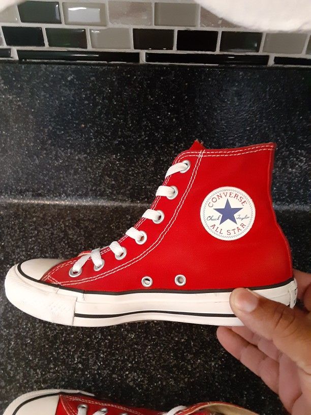 Converse womens 6 Good Condition