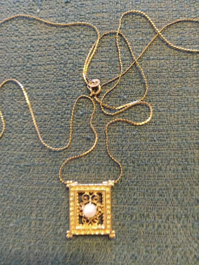 25 In 14kt Gold Chain With Antique Pearl Pendant 