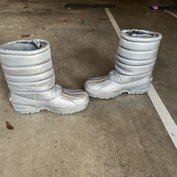 Moon Boots Size 11