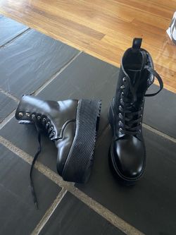 Brand New Boots Never Used Size 8/5 But Can Fits 9 Too