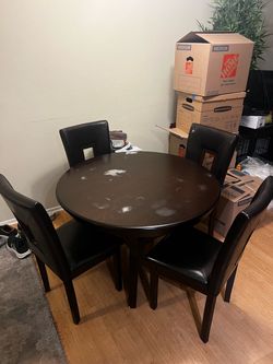 Table w/ Chairs