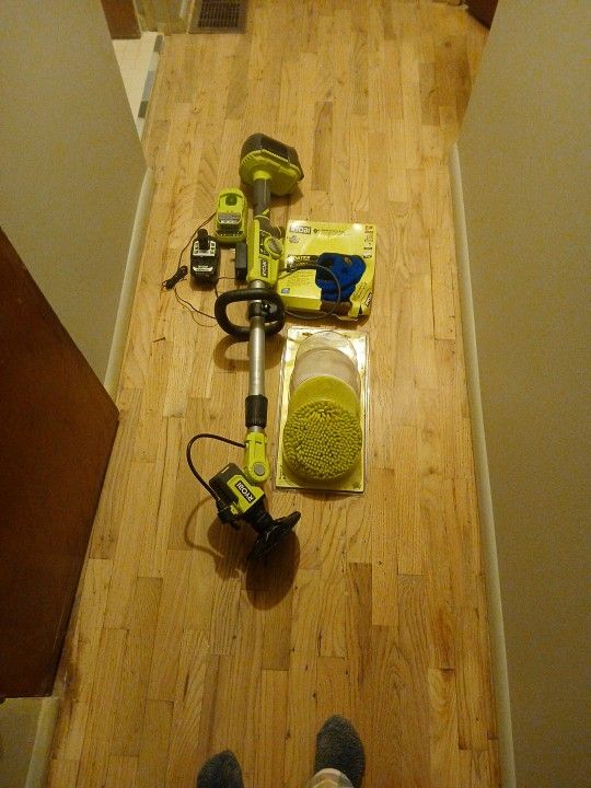 RYOBI-Telescoping Scrubber-Battery-Charger