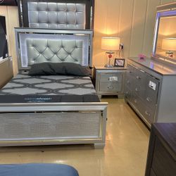 Fall In Love With This Bedroom Set 4PC Queen Bed Set