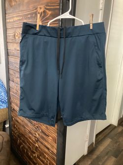 Woman Short’s ,Size Large ,32 Degrees