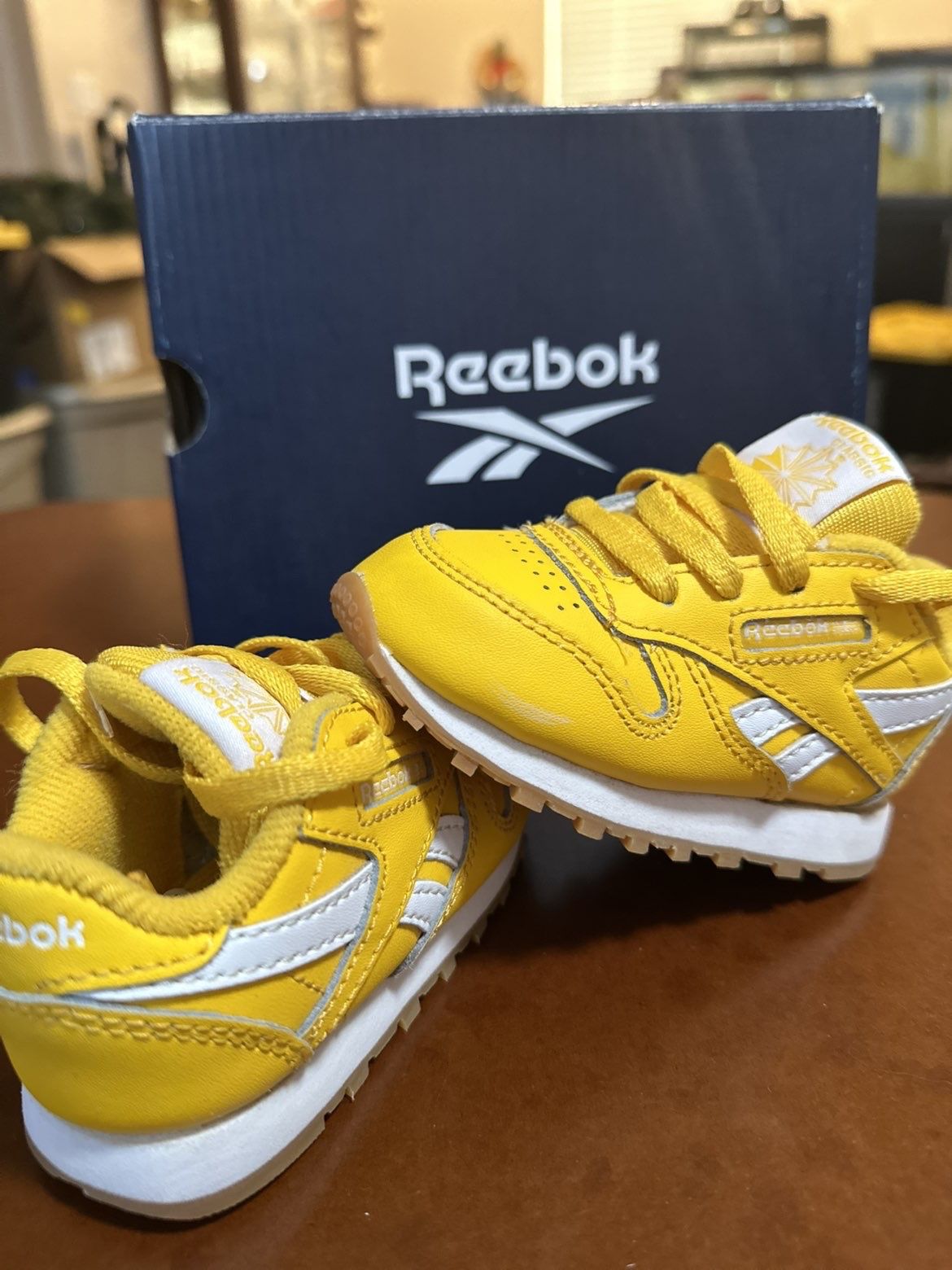 Toddler Reebok shoe size 4