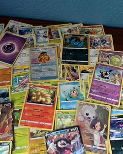 100+ Pokémon Cards