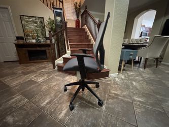 Beautiful Office Ergonomic Office Chair In Excellent Condition