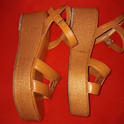 New Never Worn Tommy Hilfiger Sandals 