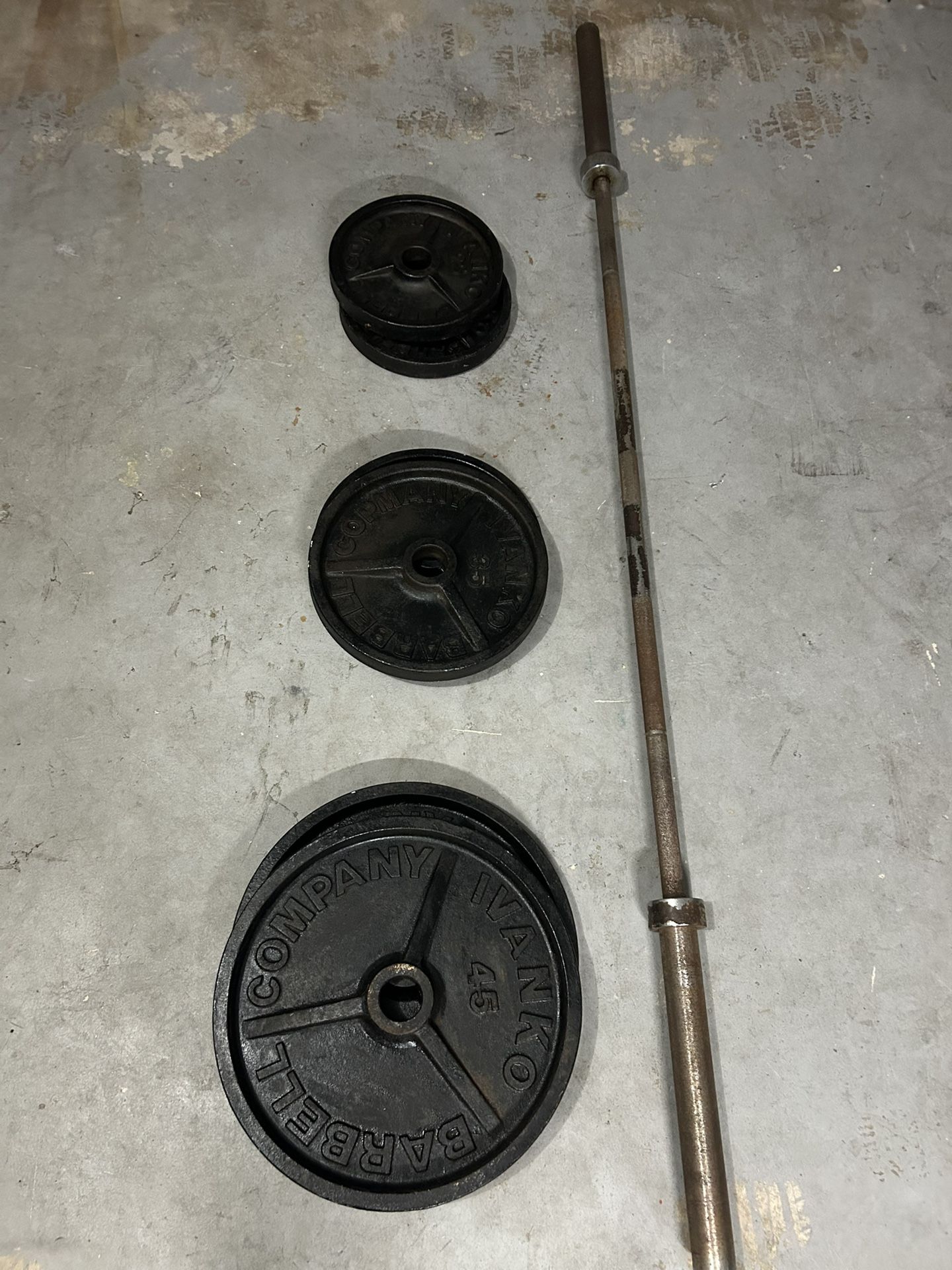 Heavy-duty vintage Ivanko plates + Olympic bar – for $350 💪