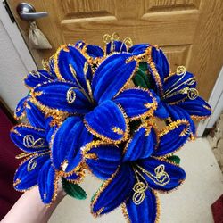 bouquet of makeshift flowers vase 