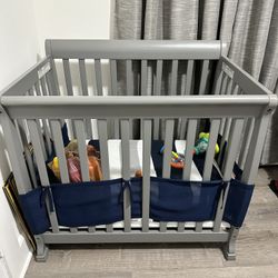 Mini crib