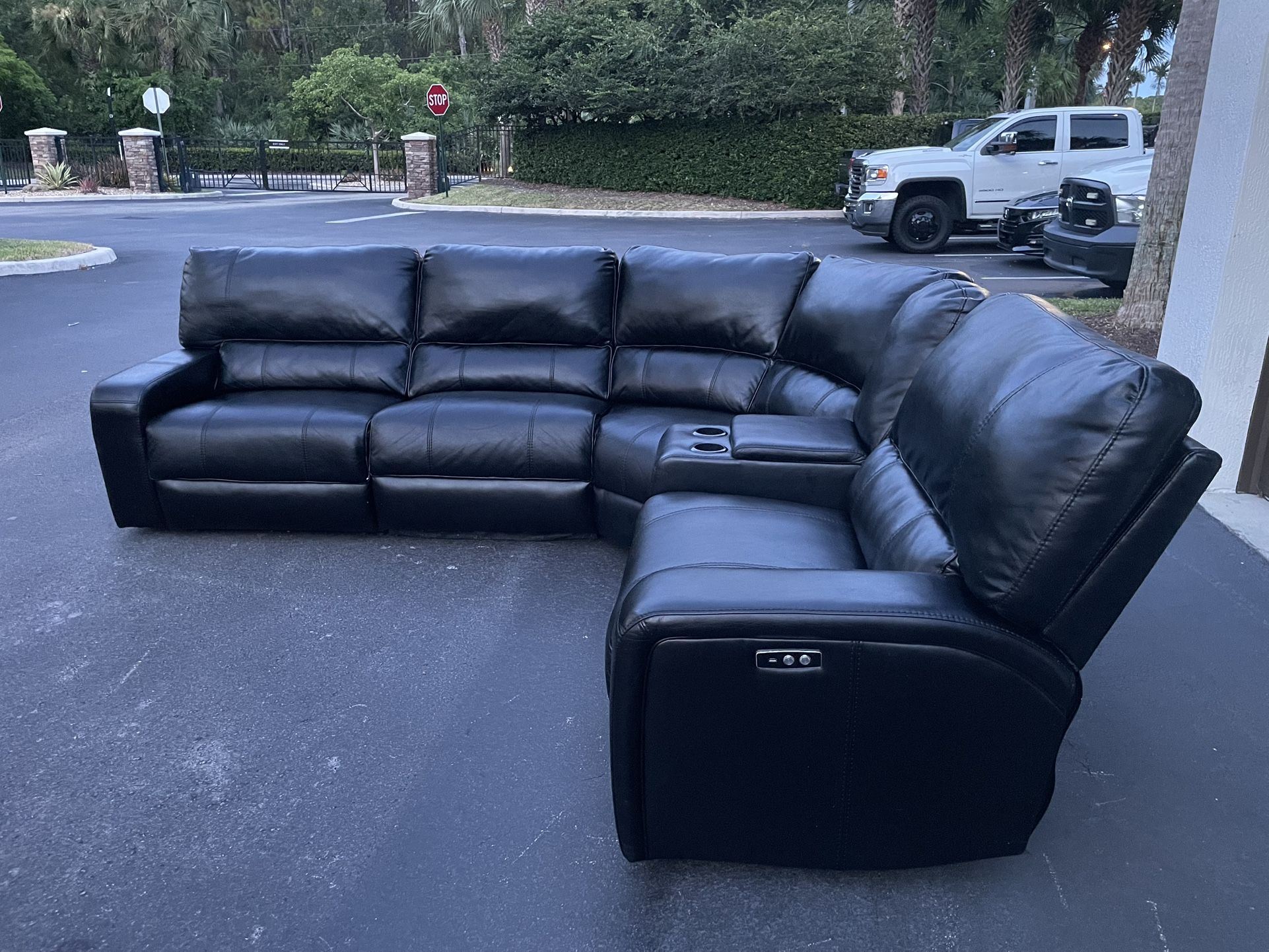 Sectional Couch/Sofa - Recliner - Leather - Black - Delivery Available 🚛