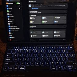 Ipad Pro 12.9 3rd Gen W Typecase keyboard 