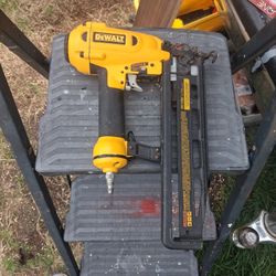 Dewalt 16ga Finish Nailer