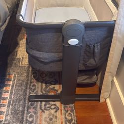 Folding Baby Bassinet 