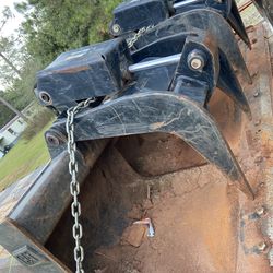 CAT 74” Bucket Grapple/ 