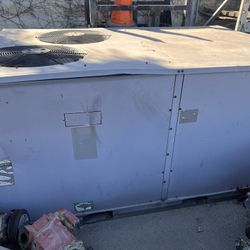 Commercial Roof Top Air Condition Unit it may ge work or not sold as it 