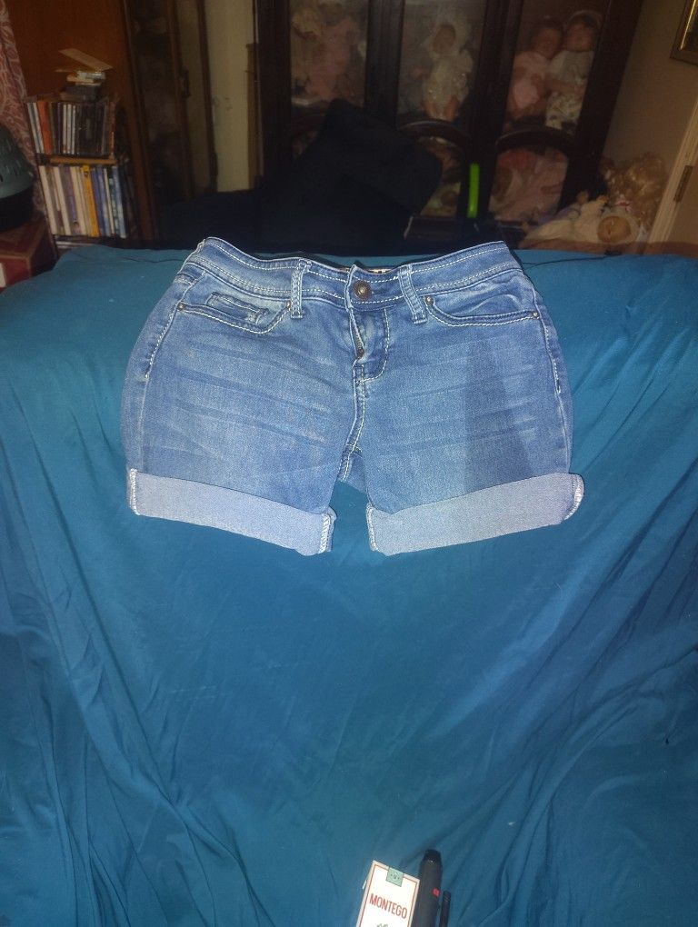 WOMEN'S HYDRAULIC BRAND JEAN SHORTS (SIZE: 5/6) IN EXCELLENT CONDITION!