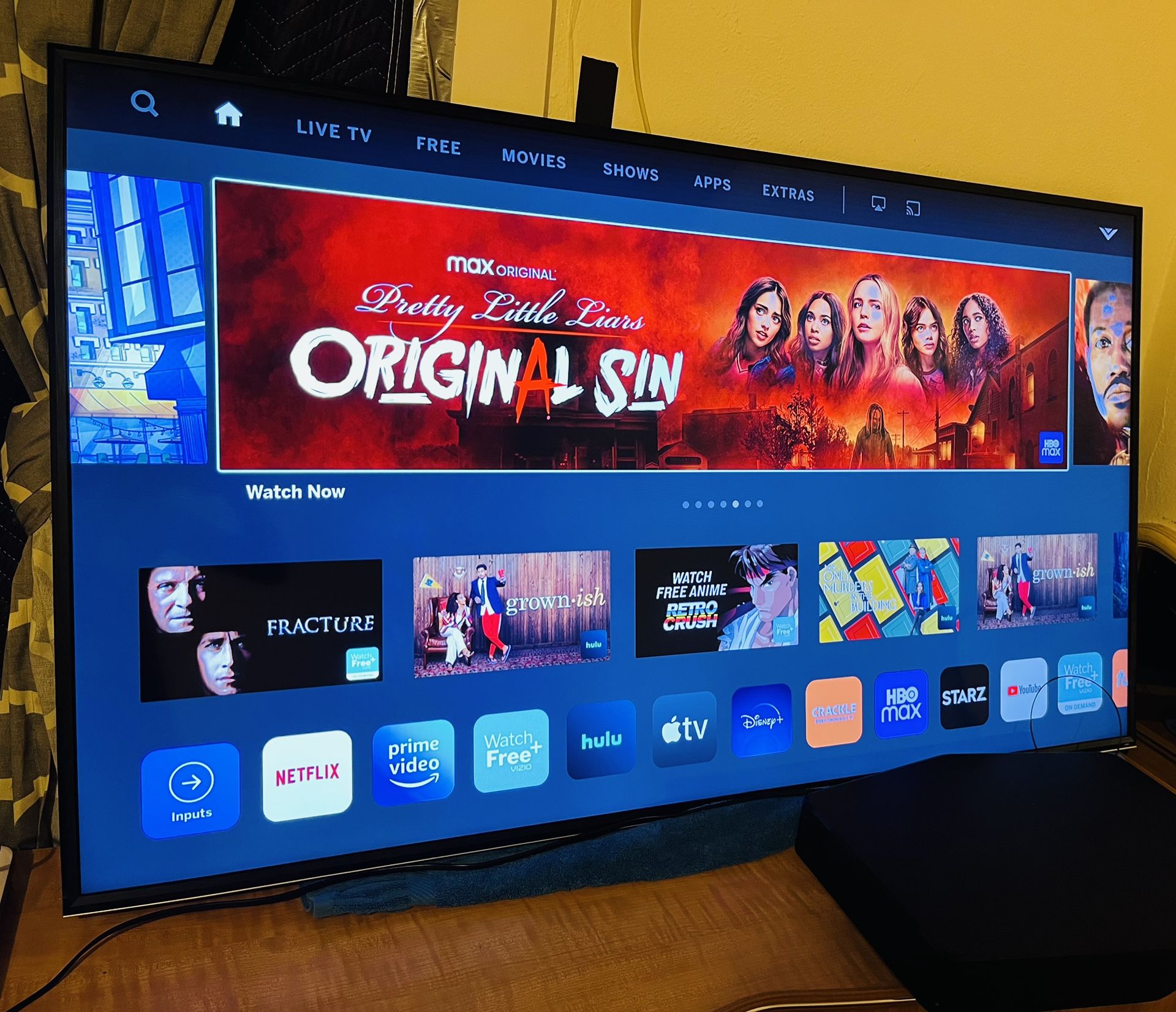 NICE! 70 INCH VIZIO 4K UHD SMART FLAT SCREEN TV W/ OG REMOTE!! (ALSO HAVE A 65 INCH & SOUNDBAR!!!)