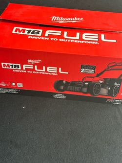 MILWAUKEE M18 FUEL 21” SELF PROPELLED LAWNMOWER