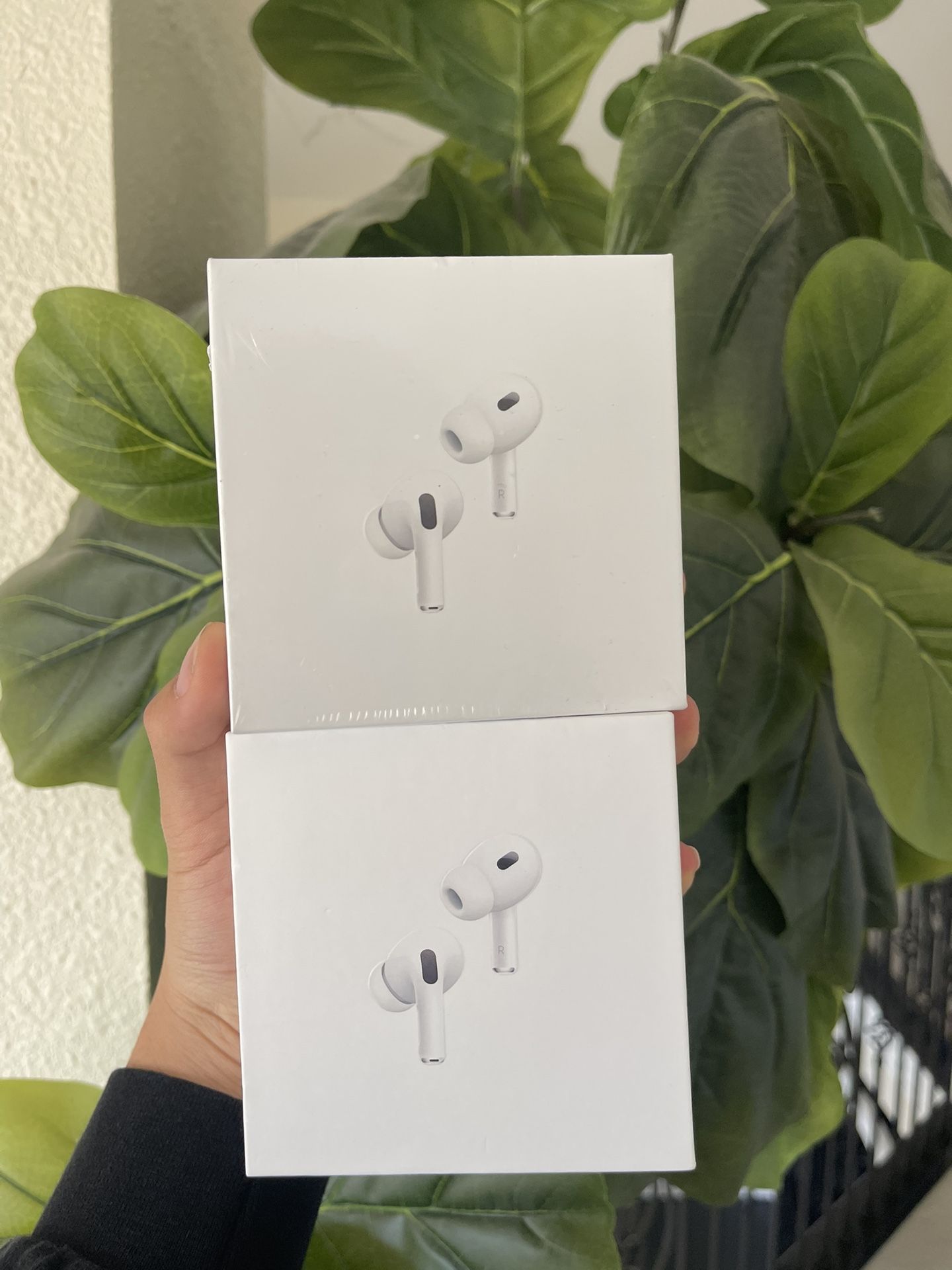 2 Apple AirPods Gen 2
