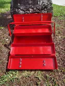 VINTAGE MASTERCRAFT TOOL BOX