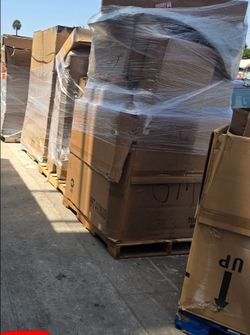 Pallet of car parts, paleta de partes de carro