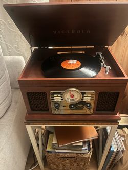 Record player Victrola