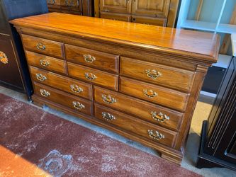 BROYHILL Ten Drawer Wooden Dresser