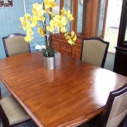 Dining Set With 4 Chairs China Cabinet Also Included.. 2 Leaves To Extend Ding Table. Beautiful Set Real Wood. Well Made