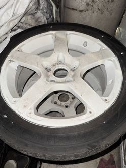 2 17’s 5x114.3 WHITE rims