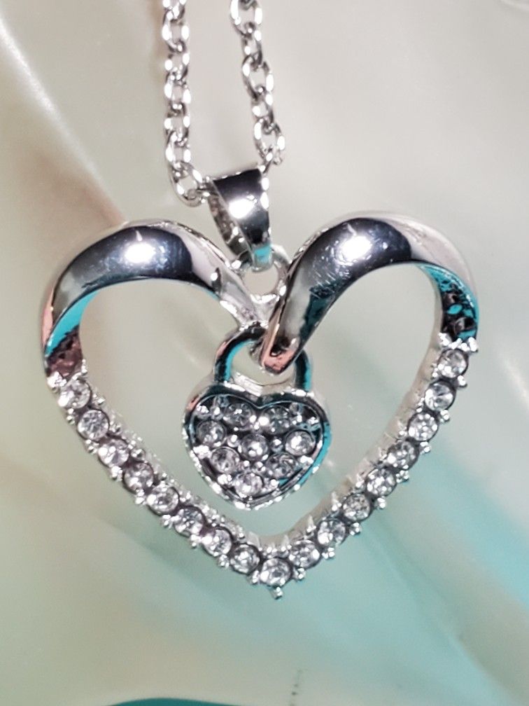 Silver Tone Metal And Rhinestone Heart Valentine's Day Necklace