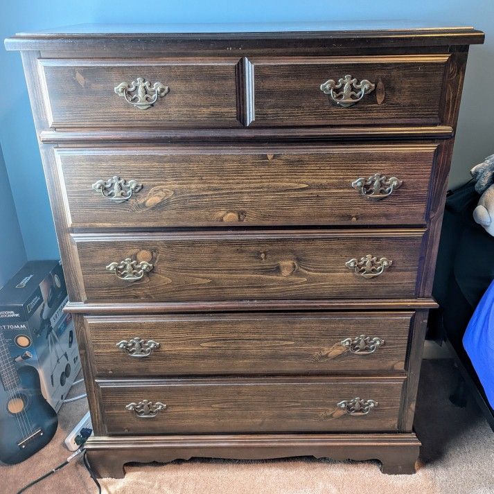 Bassett Wood Chest Of Drawers