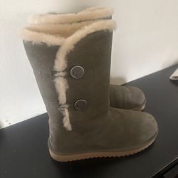 UGG Size 7 Women's 
