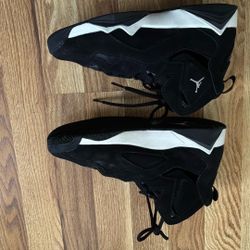 Jordan’s Black And White Size 6.5 Us