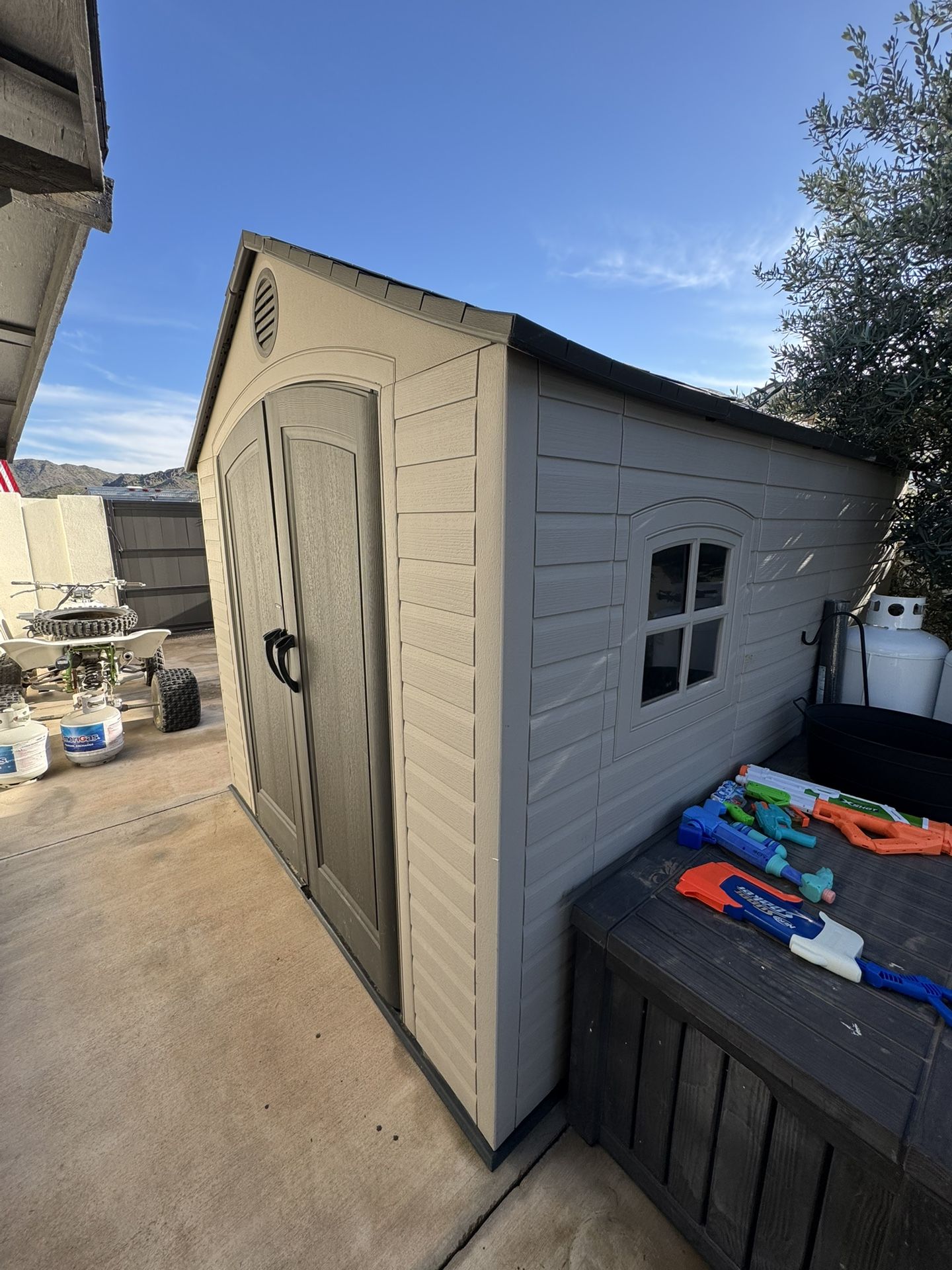 Rubbermaid Shed 9.5’ long 7.5’ wide