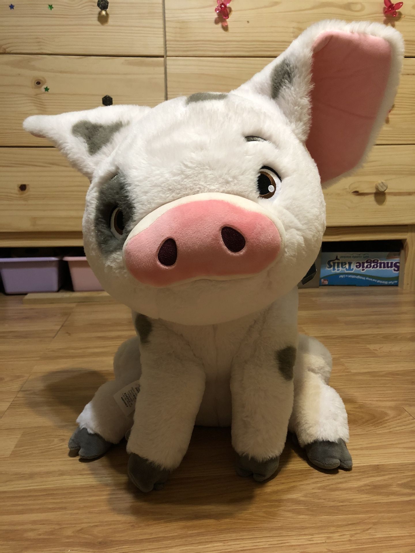 New from Disney store - Moana Large Pua Plushie