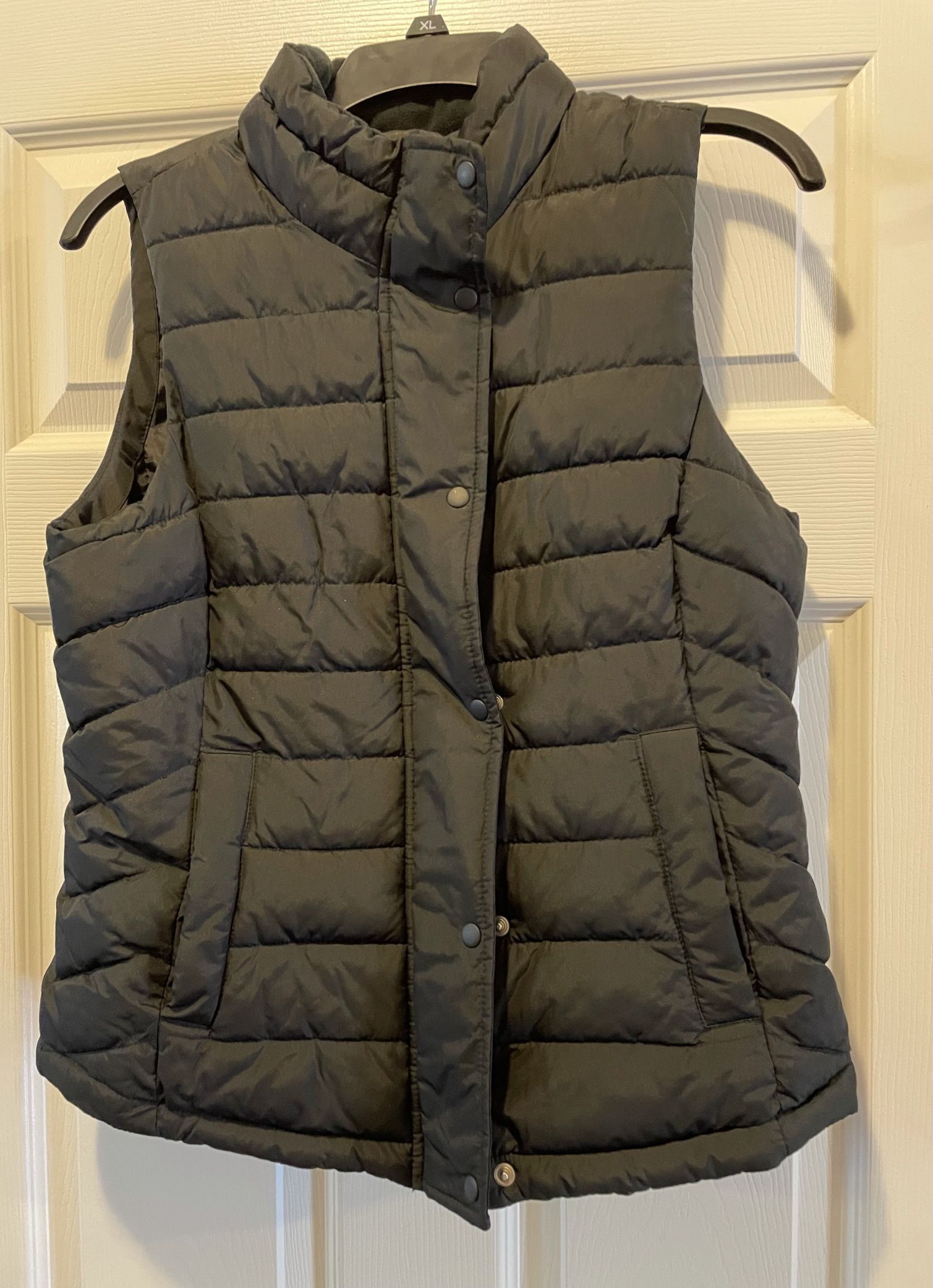 Woman’s Gap Black Vest 