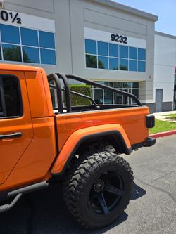 Gladiator roll bar