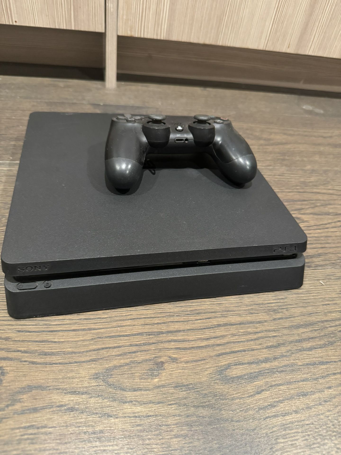 PS4 + Controller 