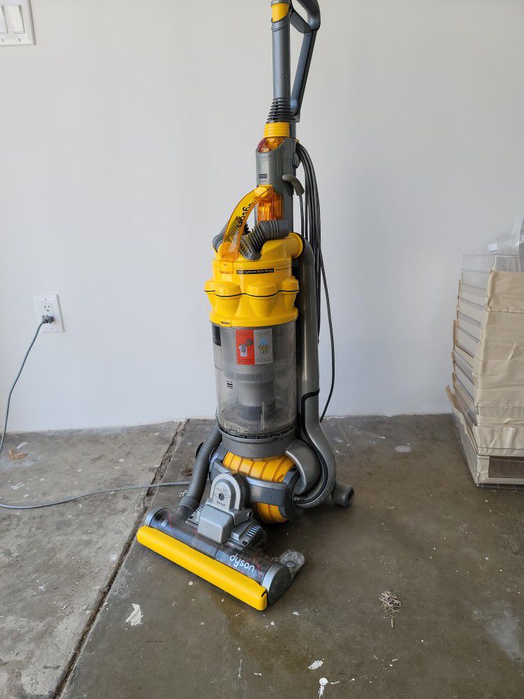 Dyson DC15 Vacuum - used Very Good Condition