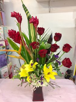Beautiful Mother’s Day flowers arrangement