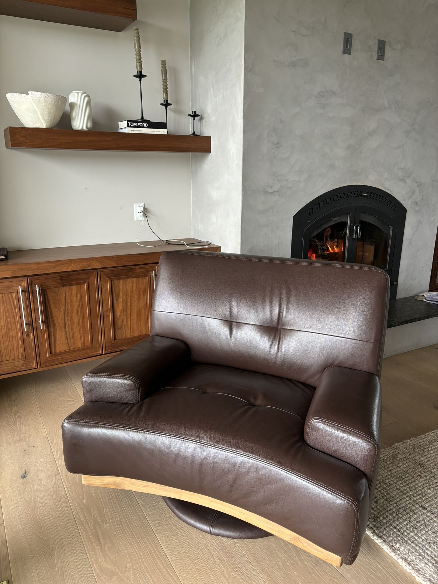 Dania furniture Accent Swivel Chair