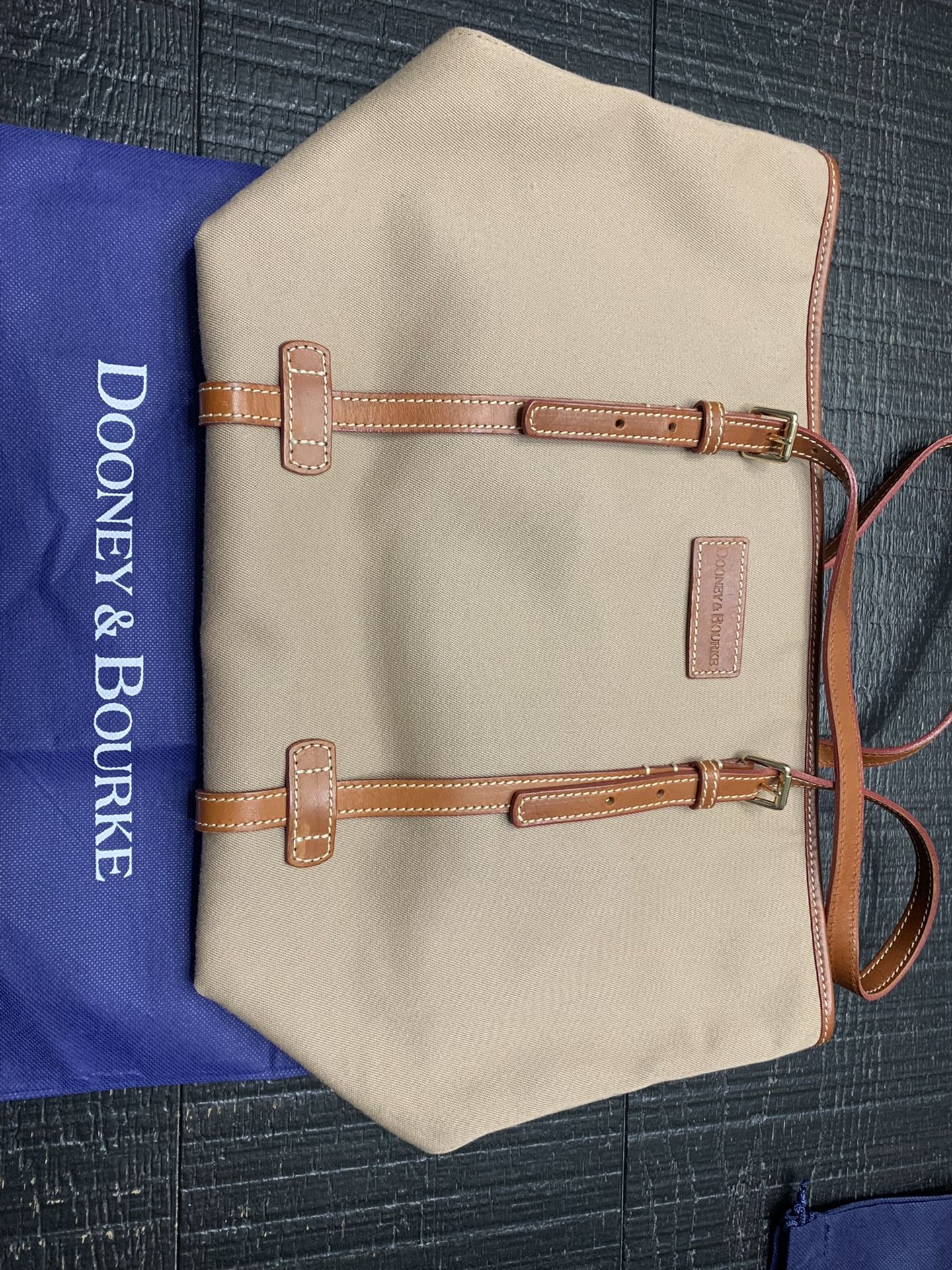 Dooney And Bourke Bag!! Brown tote