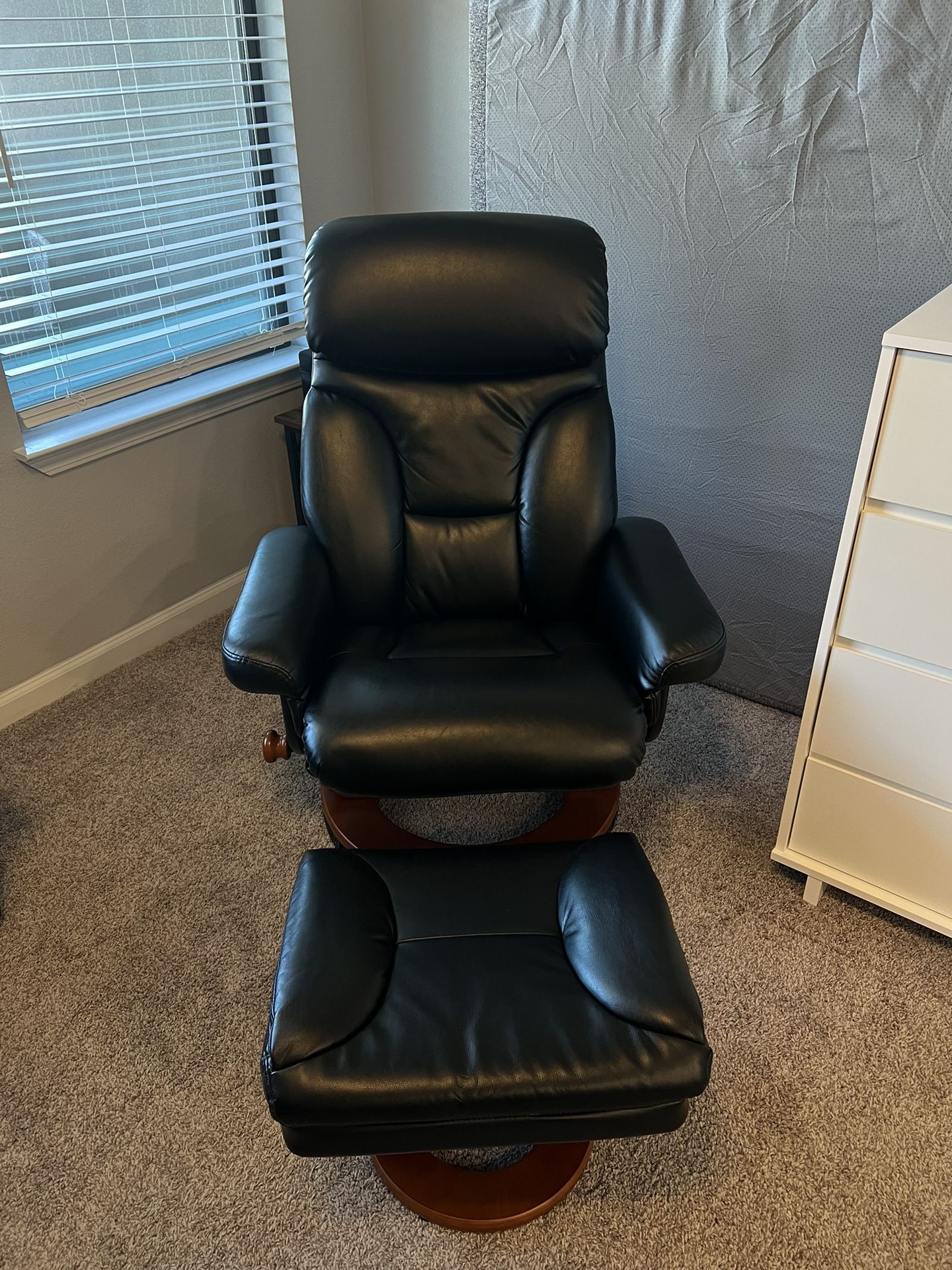 Black Leather Recliner w/ Ottoman