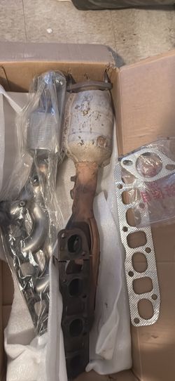 04-14 Nissan Titan exhaust manifolds